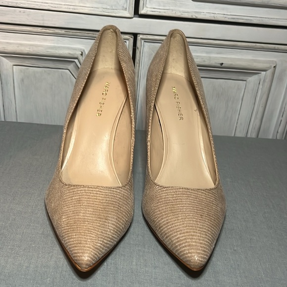 Mark Fisher NWOT Pointed Toe Nude Snake Skin 3.5 Inch Stiletto Heels Size 8.5. - Picture 2 of 11